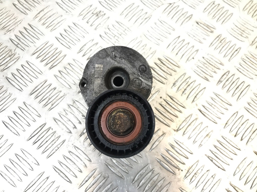 Натяжитель ремня генератора бу для BMW 1 E87/E81/E82/E88 2.0 TD, 2007 г.