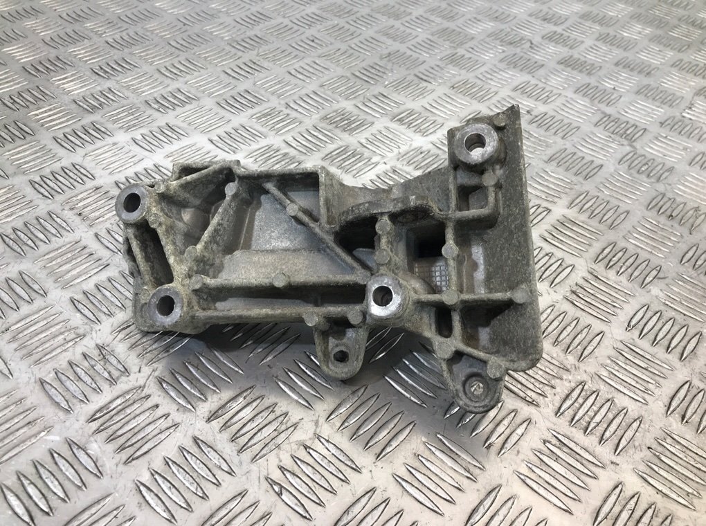 Кронштейн двигателя бу для Renault Megane 3 1.4 Ti,  2010 г.