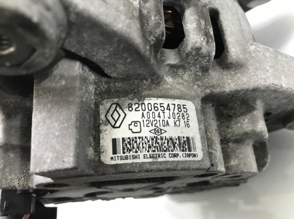 Генератор бу для Renault Laguna 3 2.0 DCi,  2008 г.