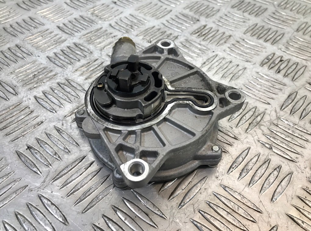 Насос вакуумный бу для SsangYong Rodius  2.7 XDI,  2013 г.