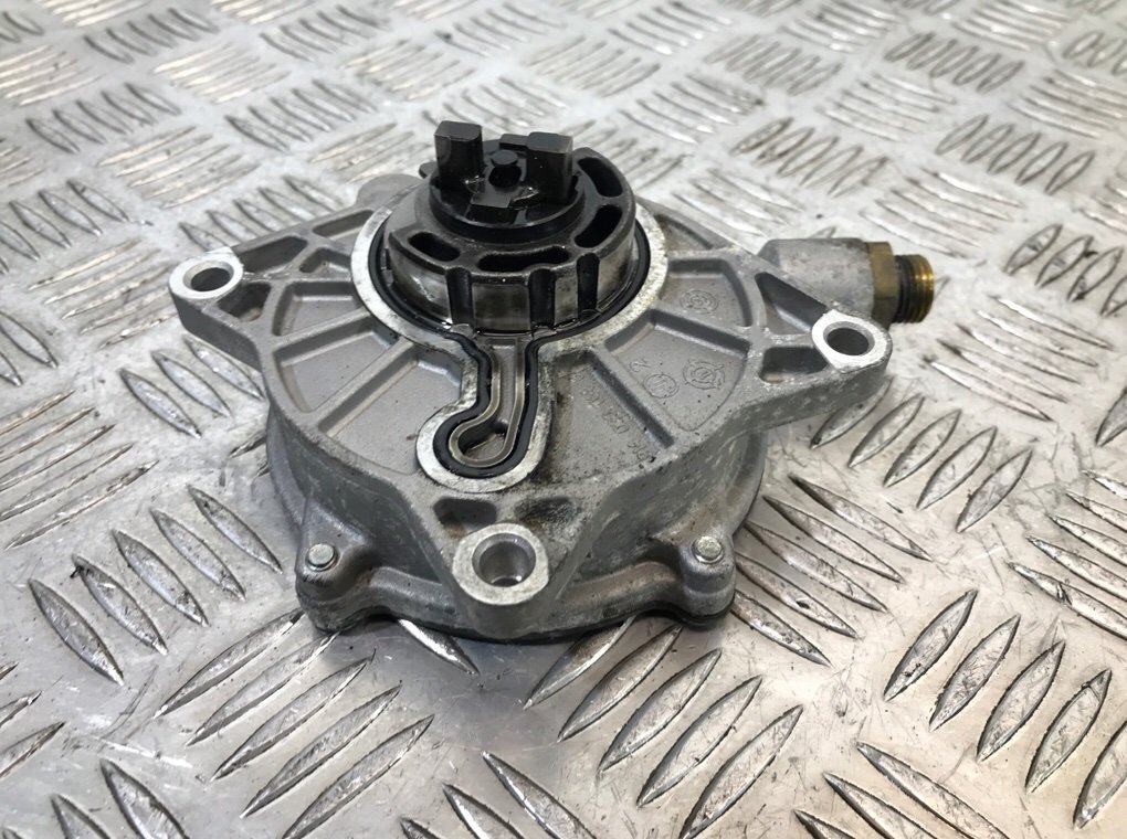 Насос вакуумный бу для SsangYong Rodius  2.7 XDI,  2013 г.