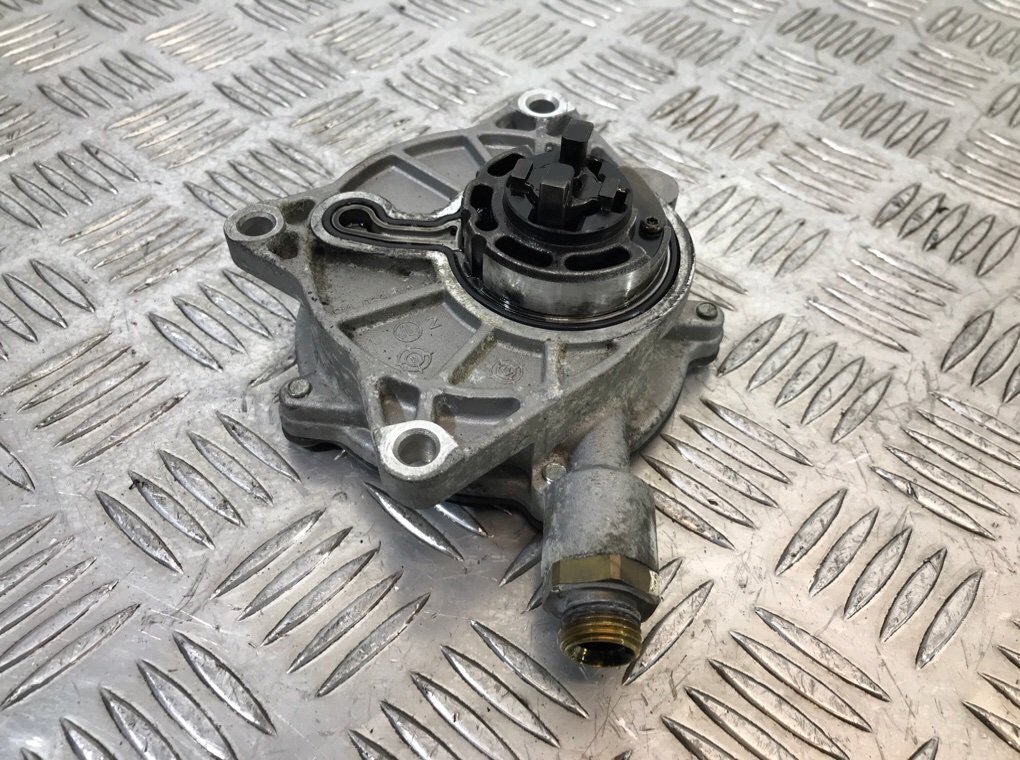 Насос вакуумный бу для SsangYong Rodius  2.7 XDI,  2013 г.