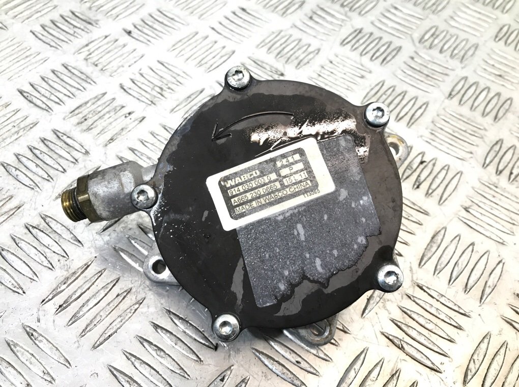 Насос вакуумный бу для SsangYong Rodius  2.7 XDI,  2013 г.