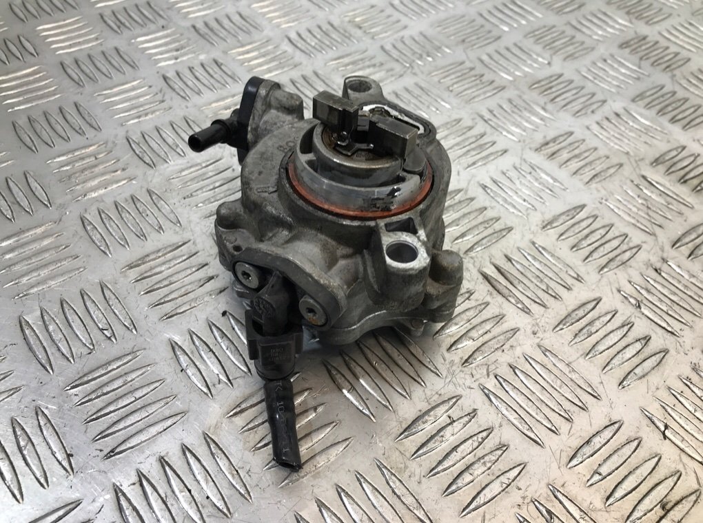 Насос вакуумный бу для Ford Fiesta 6 1.4 TDCi,  2011 г.