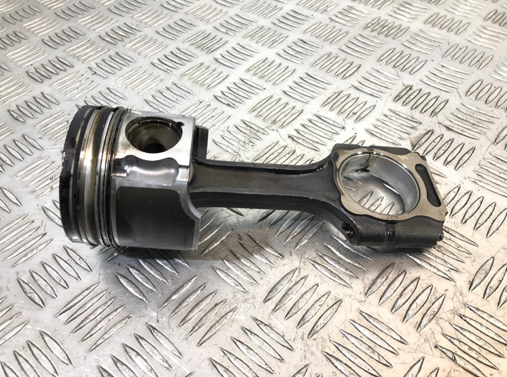 Поршень бу для SsangYong Rodius 2.7 XDI, 2013 г.