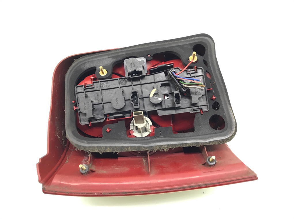 Фонарь задний правый бу для Volkswagen Passat B5 1.9 TDi, 2001 г. Фонарь задний правый бу для Volkswagen Passat B5 1.9 TDi, 2001 г.