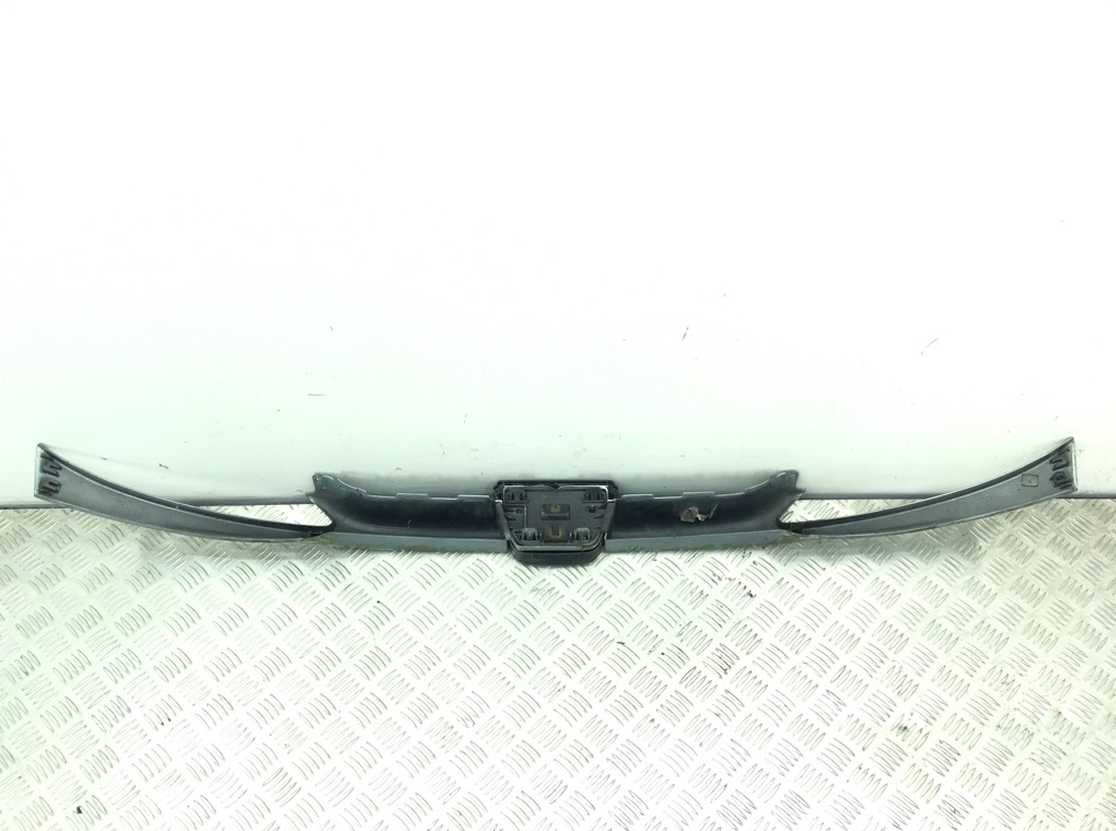 Решетка радиатора бу для Peugeot 206 1.4 HDi, 2004 г. Решетка радиатора бу для Peugeot 206 1.4 HDi, 2004 г.