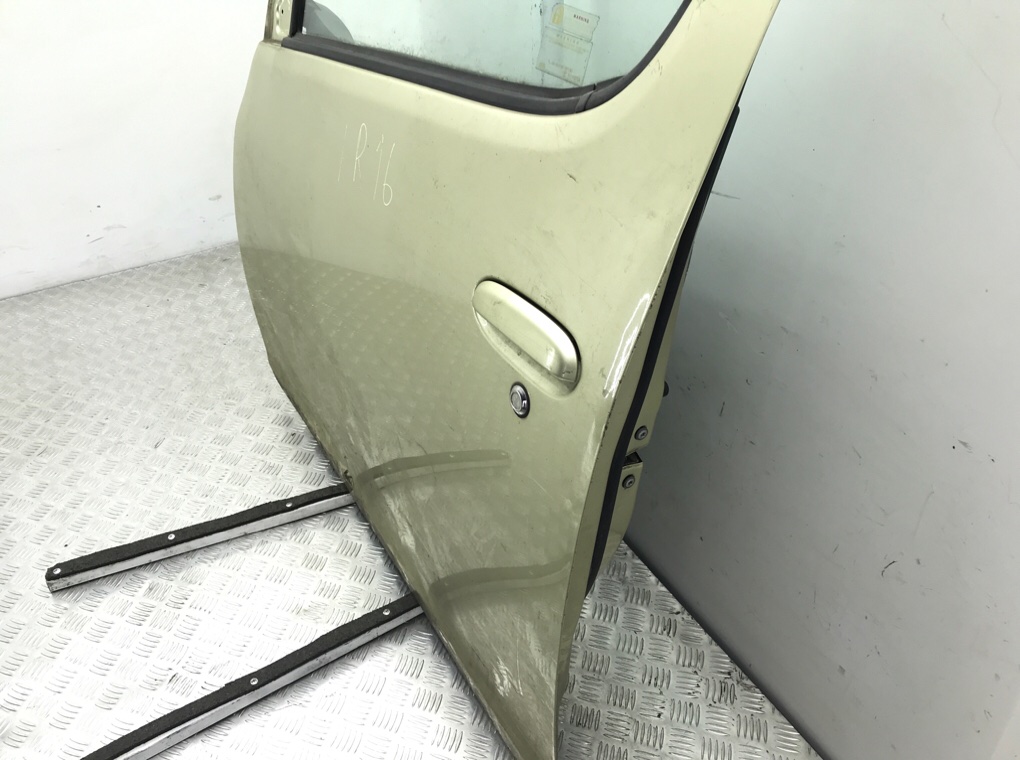 Дверь передняя левая бу для Toyota Yaris Verso  1.3 i,  2001 г.