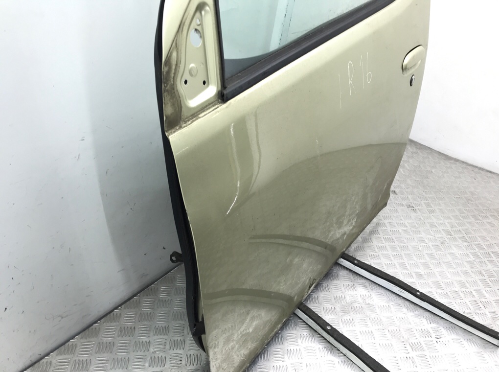 Дверь передняя левая бу для Toyota Yaris Verso  1.3 i,  2001 г.