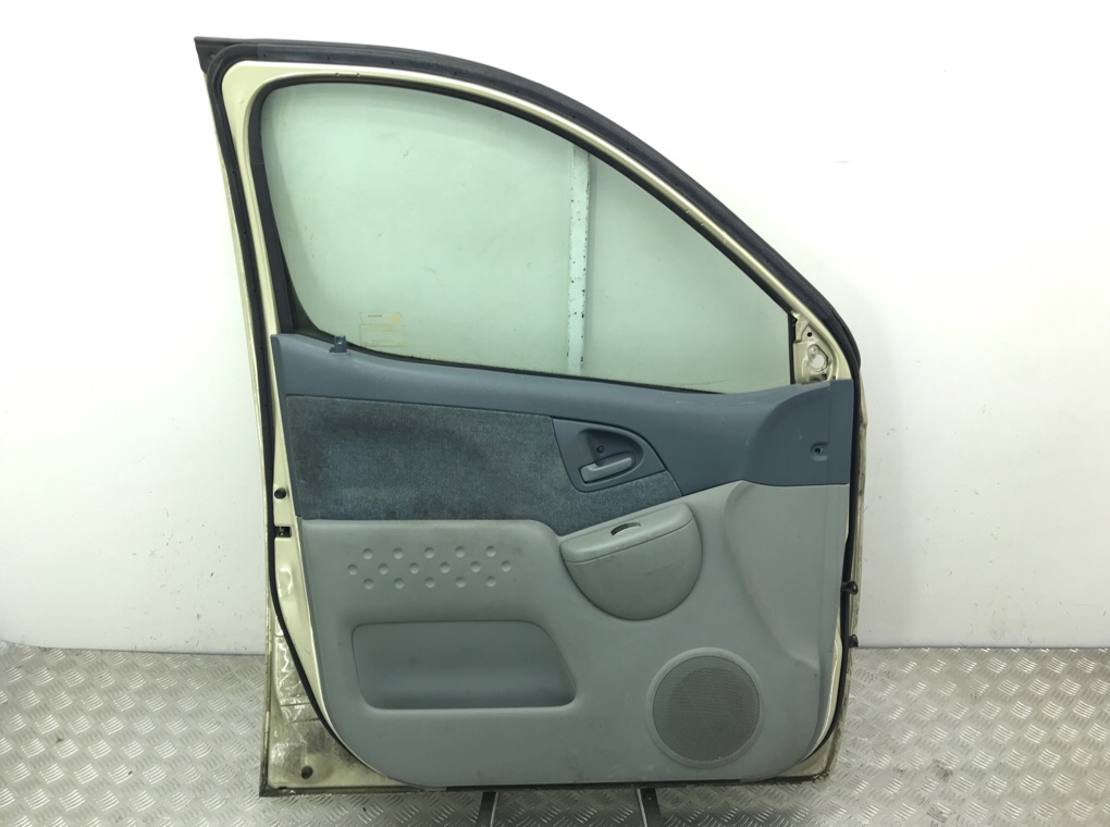 Дверь передняя левая бу для Toyota Yaris Verso  1.3 i,  2001 г.