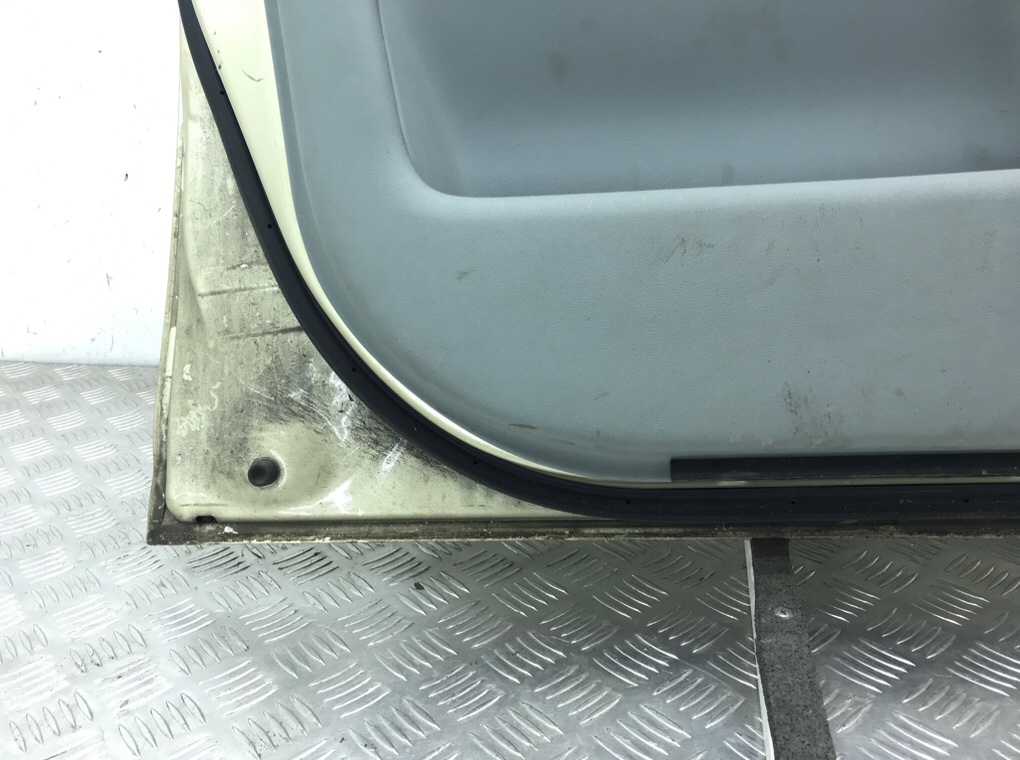 Дверь передняя левая бу для Toyota Yaris Verso  1.3 i,  2001 г.