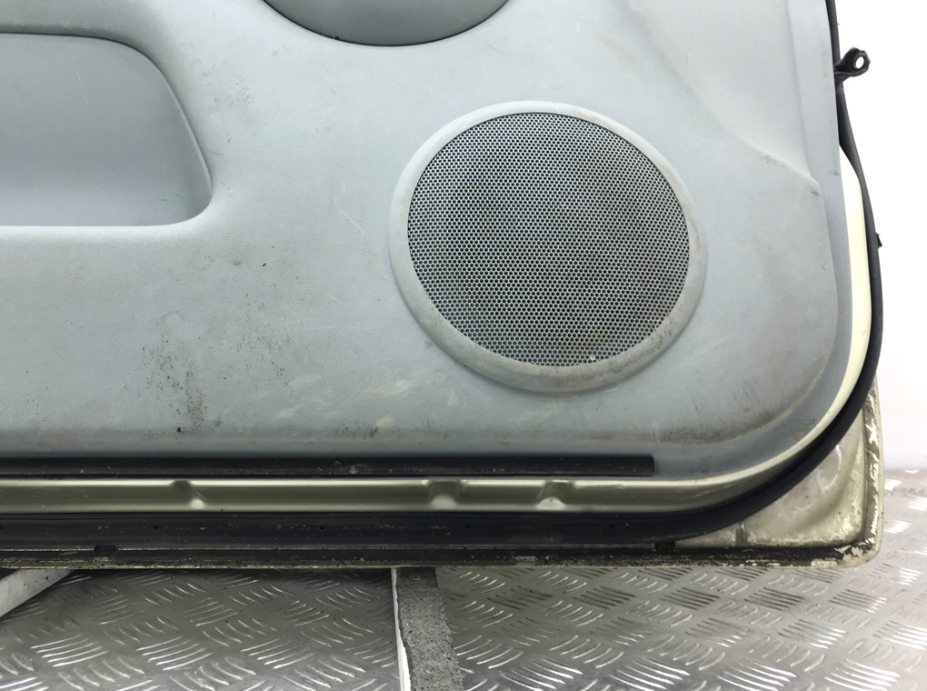 Дверь передняя левая бу для Toyota Yaris Verso  1.3 i,  2001 г.