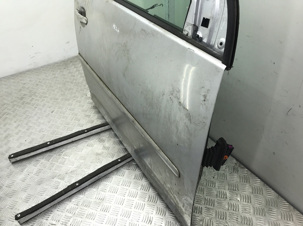 Дверь передняя правая бу для Volkswagen Golf 5 1.9 TDi,  2006 г.