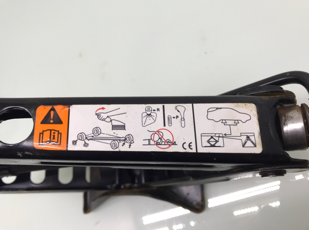 Домкрат бу для Ford Focus 3 1.0 i,  2013 г.