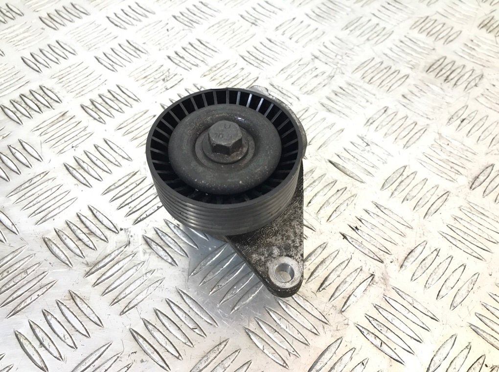 Натяжитель ремня генератора бу для Volvo V70 2.4 i, 2000 г.