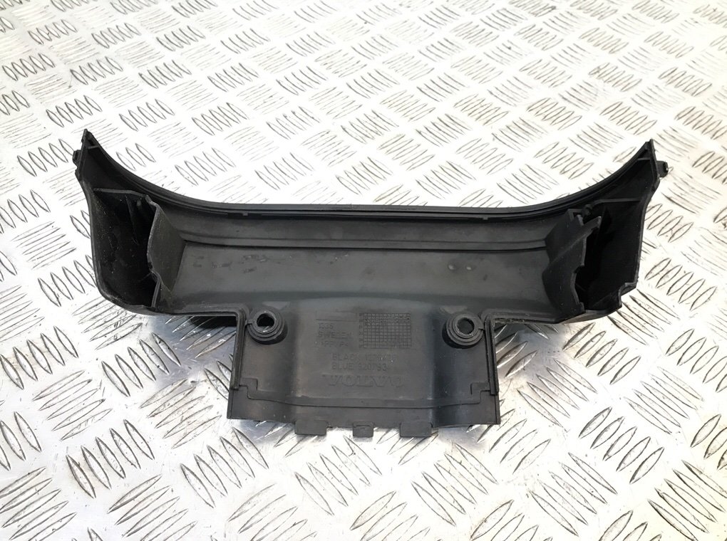 Декоративная крышка двигателя бу для Volvo V70  2.4 i,  2000 г.