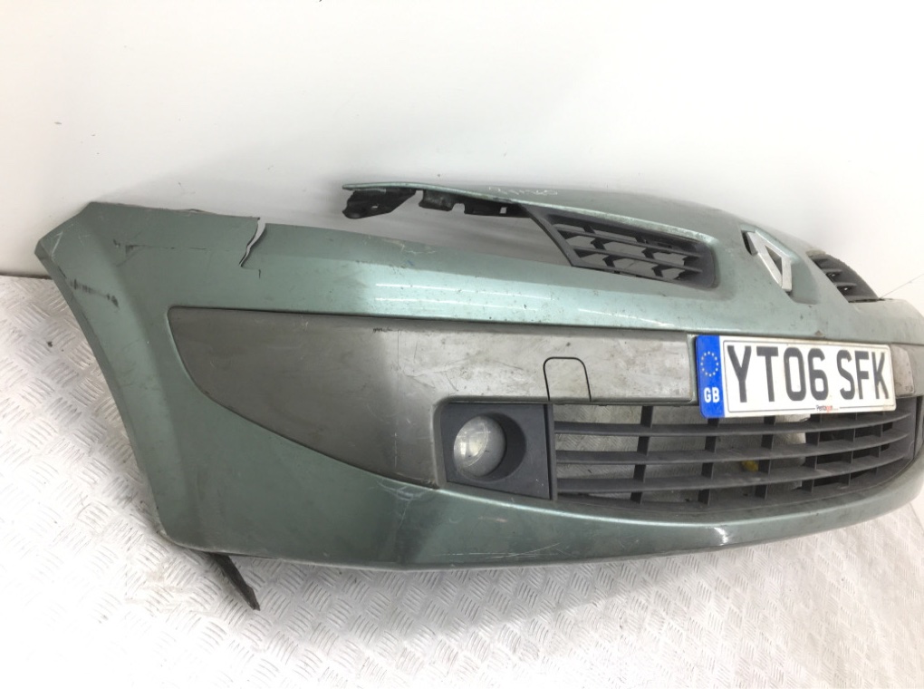 Бампер передний бу для Renault Megane 2 1.6 i,  2006 г.