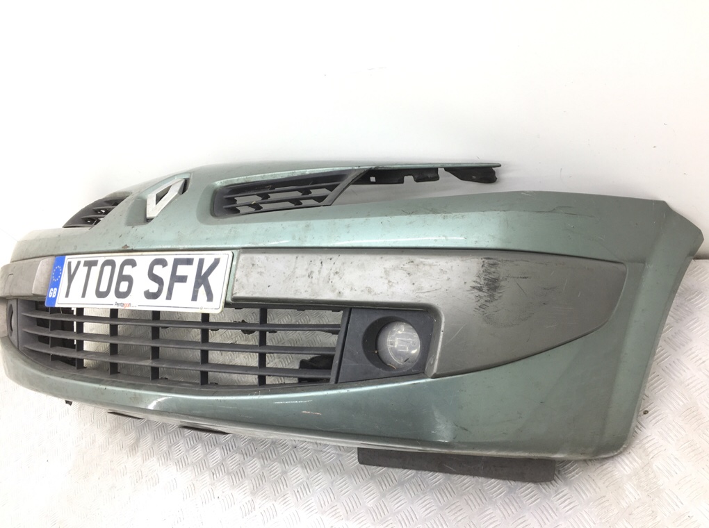 Бампер передний бу для Renault Megane 2 1.6 i,  2006 г.