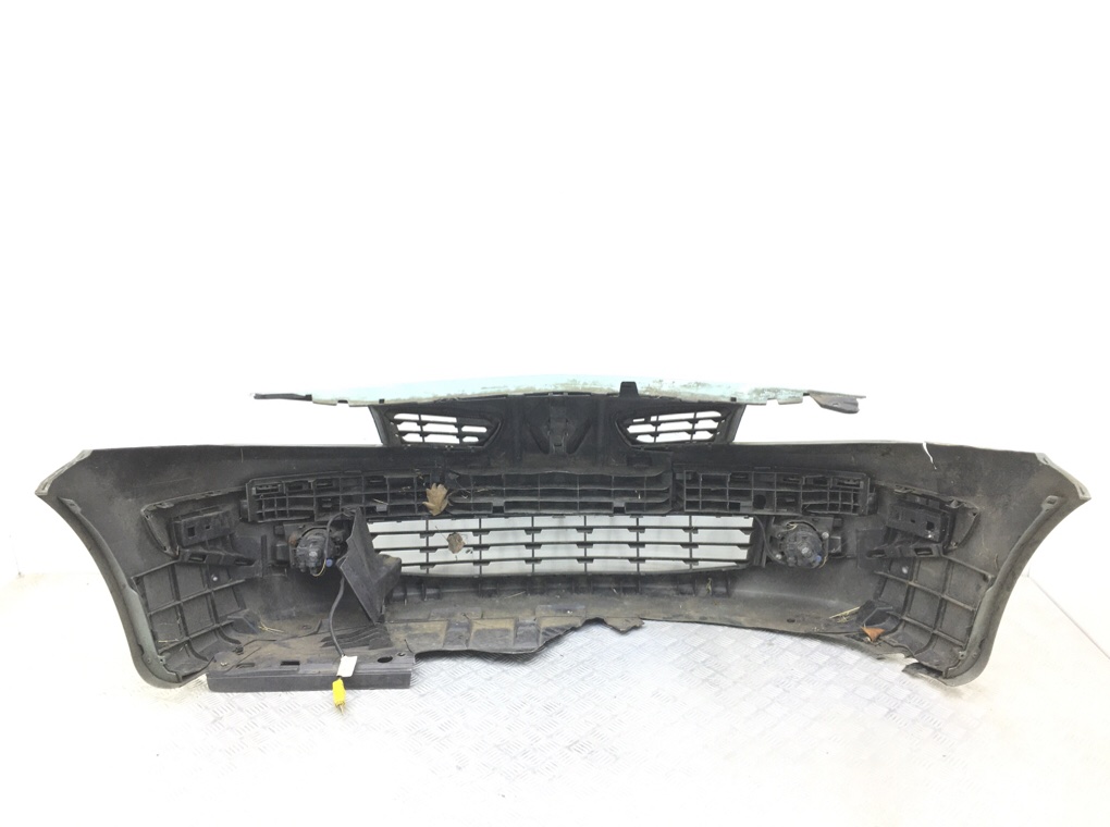 Бампер передний бу для Renault Megane 2 1.6 i,  2006 г.