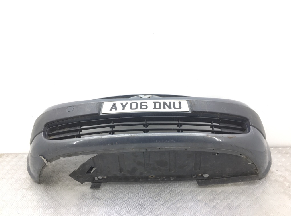 Бампер передний бу для Renault Scenic  1.5 DCi,  2006 г.