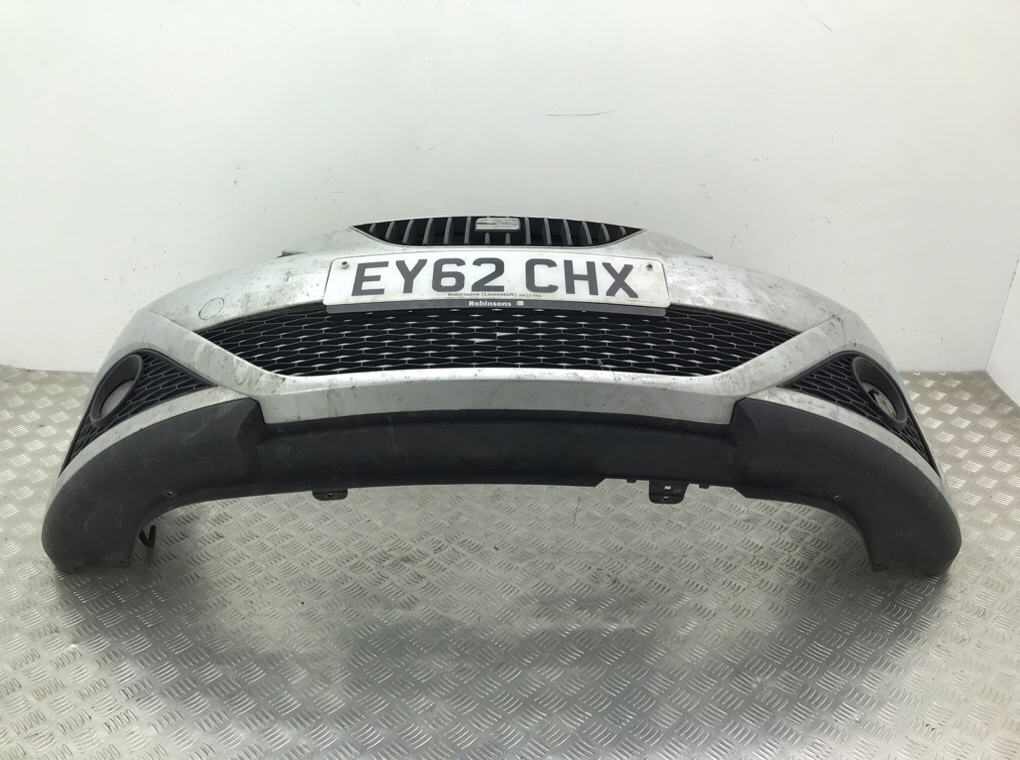 Бампер передний бу для Seat Ibiza  1.6 TDi,  2012 г.