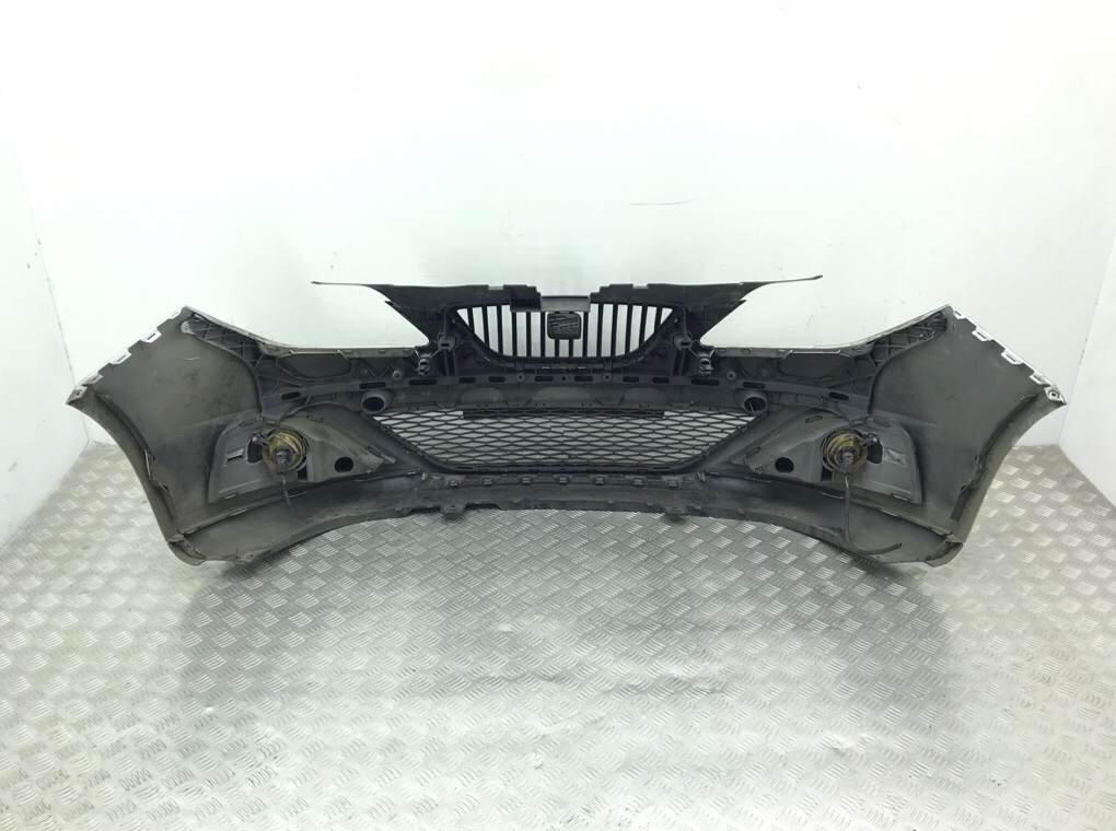 Бампер передний бу для Seat Ibiza  1.6 TDi,  2012 г.
