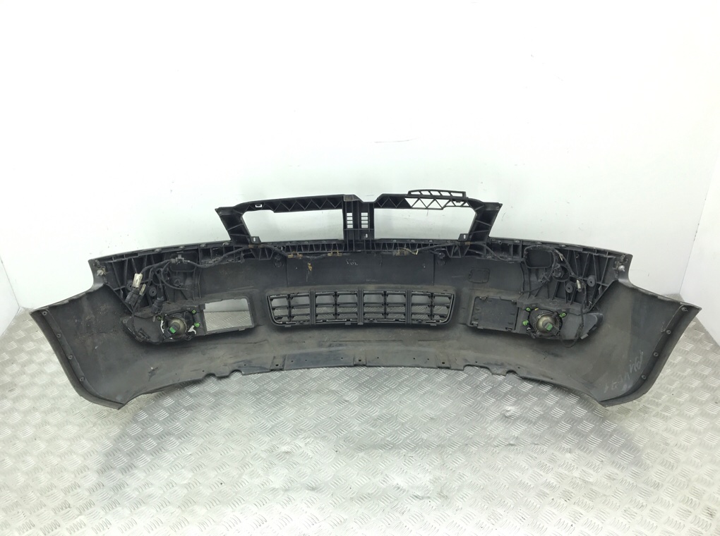 Бампер передний бу для Audi A4 B6 1.8 Ti,  2005 г.