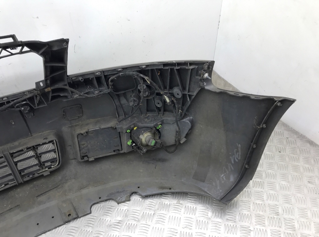 Бампер передний бу для Audi A4 B6 1.8 Ti,  2005 г.
