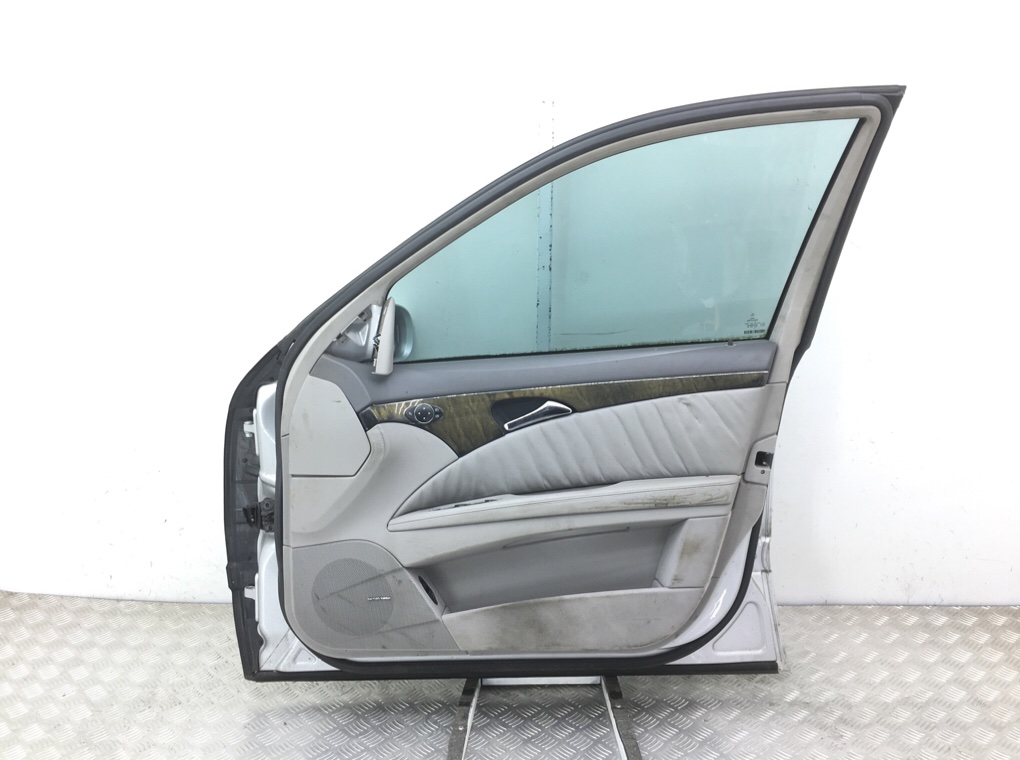 Дверь передняя правая бу для Mercedes E W211 2.7 CDi,  2003 г.