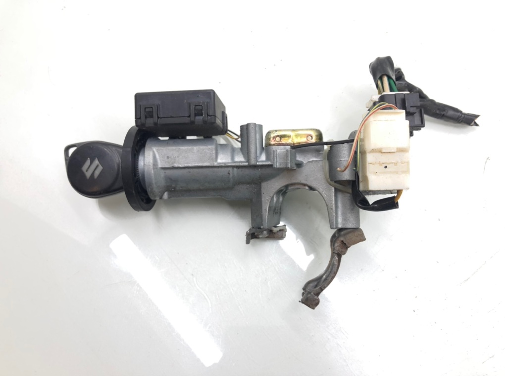 Замок зажигания бу для Suzuki Swift 1.3 i, 2006 г. Замок зажигания бу для Suzuki Swift 1.3 i, 2006 г.