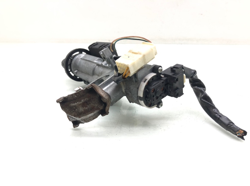 Замок зажигания бу для Suzuki Swift 1.3 i, 2006 г. Замок зажигания бу для Suzuki Swift 1.3 i, 2006 г.