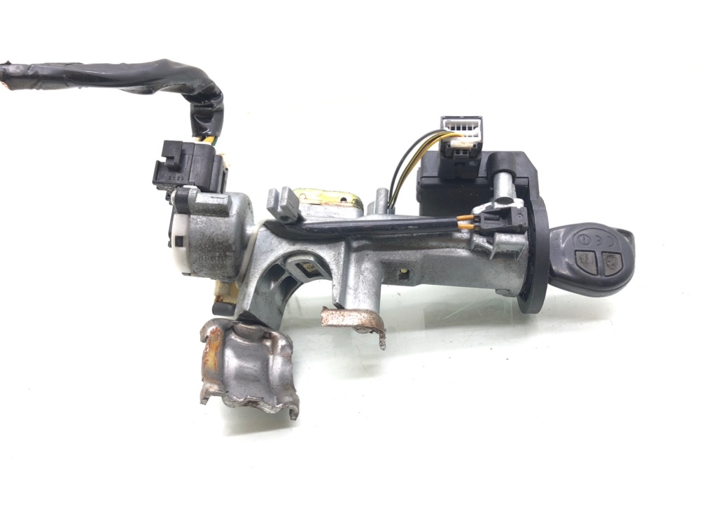 Замок зажигания бу для Suzuki Swift 1.3 i, 2006 г. Замок зажигания бу для Suzuki Swift 1.3 i, 2006 г.