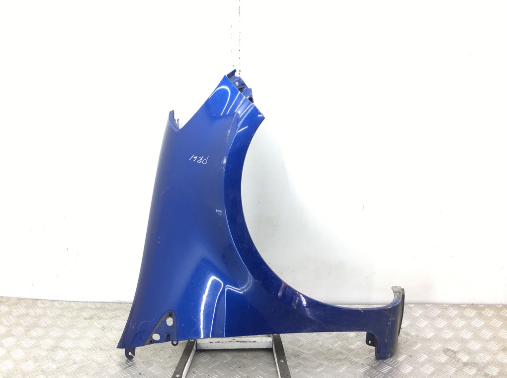 Крыло переднее правое бу для Renault Clio 1.5 DCi, 2009 г.