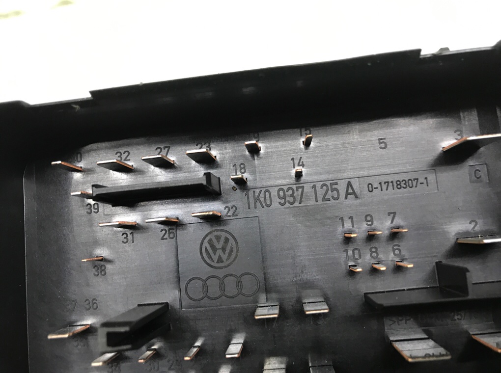 Блок предохранителей бу для Volkswagen Golf 5 1.6 i,  2006 г.