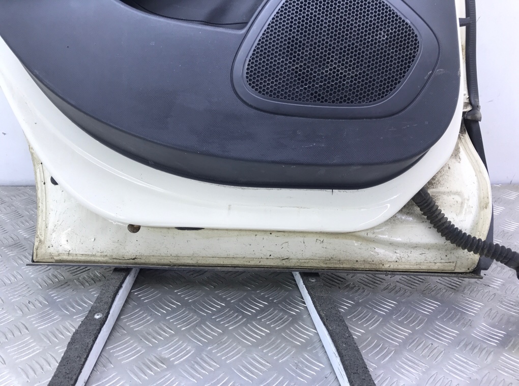 Дверь задняя левая бу для Renault Captur  1.5 DCi,  2014 г.