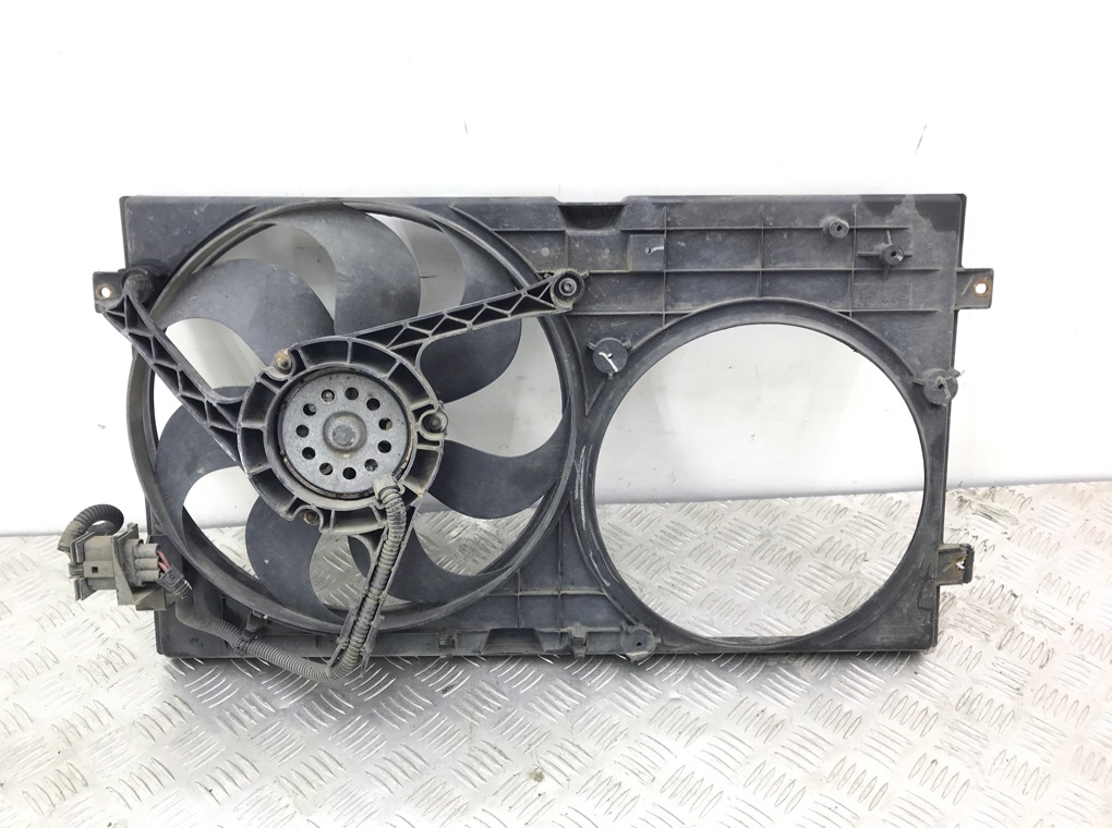Вентилятор радиатора бу для Volkswagen Beetle A4 1.4 i, 2006 г.