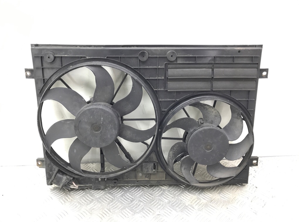 Вентилятор радиатора бу для Audi A3 8P 2.0 TDi, 2007 г.