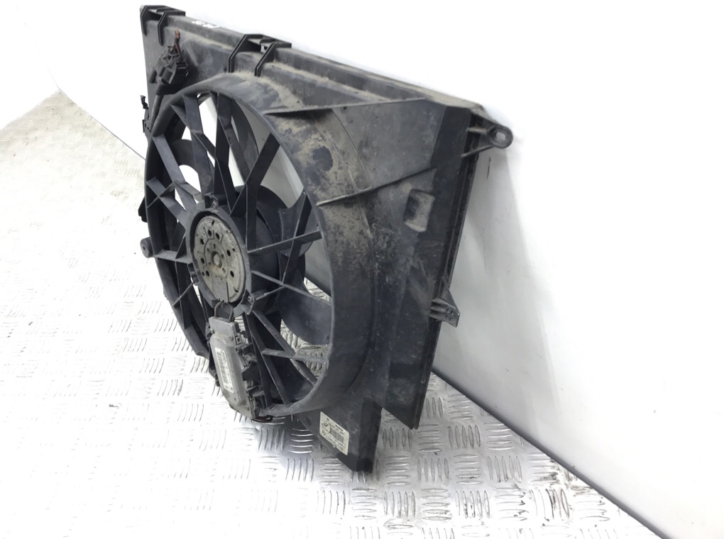 Вентилятор радиатора бу для BMW 3 E90/E91/E92/E93 2.0 TD, 2011 г. Вентилятор радиатора бу для BMW 3 E90/E91/E92/E93 2.0 TD, г.