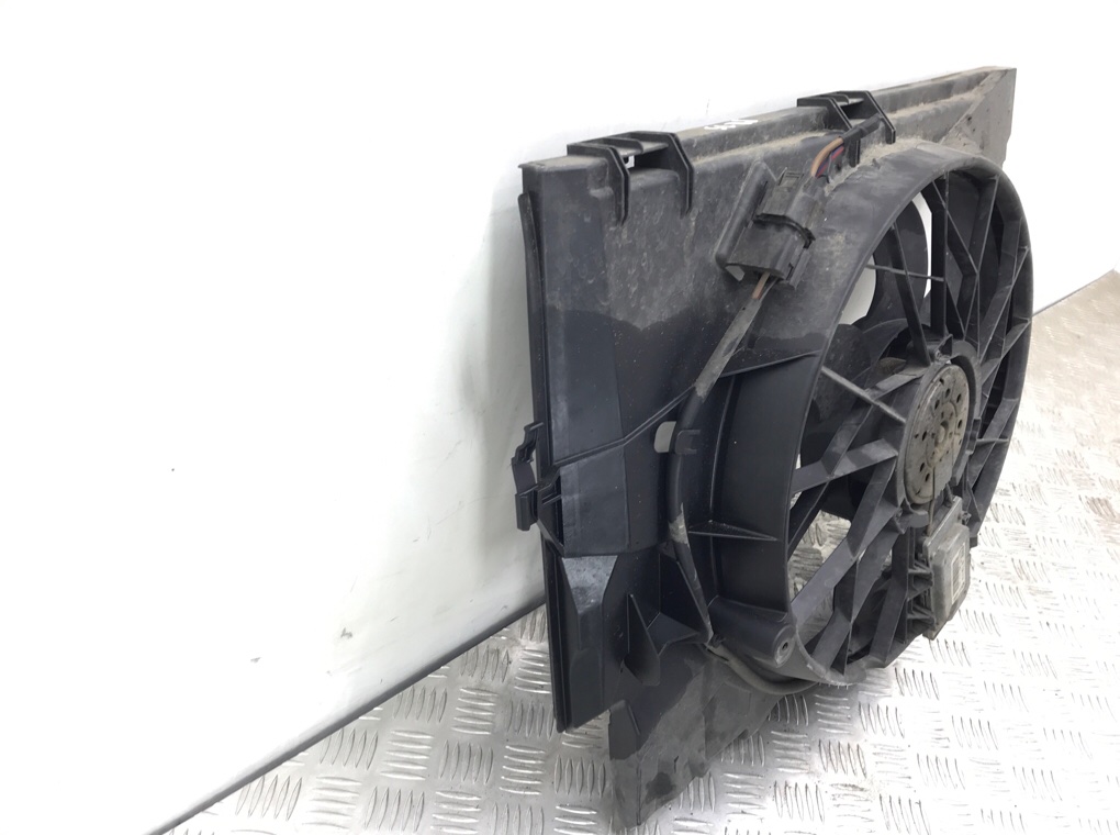 Вентилятор радиатора бу для BMW 3 E90/E91/E92/E93 2.0 TD, 2011 г. Вентилятор радиатора бу для BMW 3 E90/E91/E92/E93 2.0 TD, г.