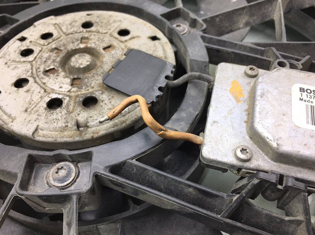 Вентилятор радиатора бу для BMW 3 E90/E91/E92/E93 2.0 TD, 2011 г. Вентилятор радиатора бу для BMW 3 E90/E91/E92/E93 2.0 TD, г.