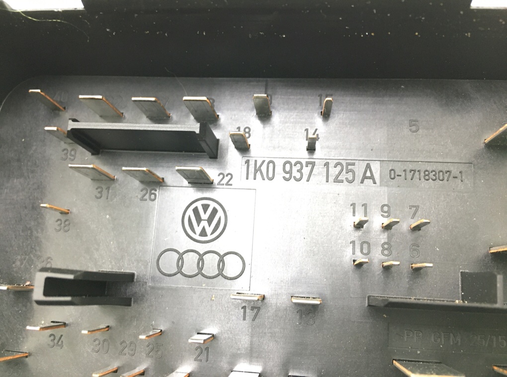 Блок предохранителей бу для Audi A3 8P 2.0 TDi,  2008 г.
