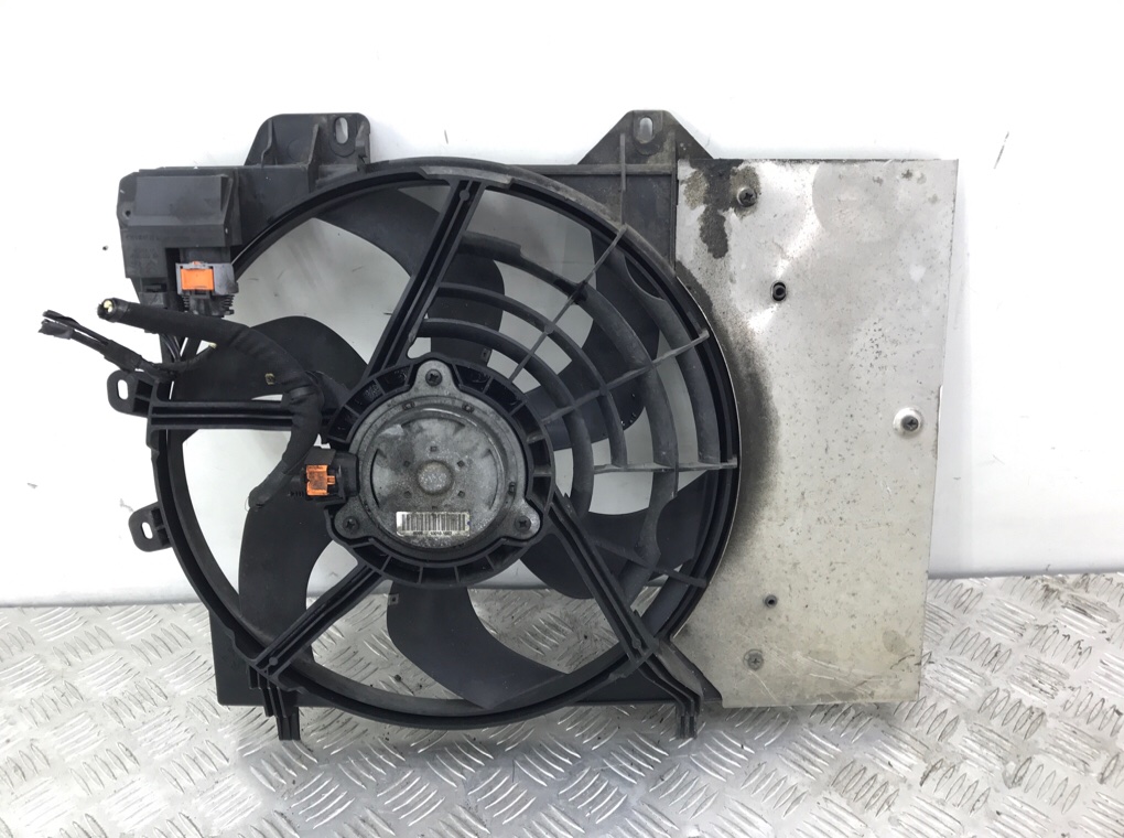 Вентилятор радиатора бу для Citroen C3 2 1.6 HDi, 2010 г.