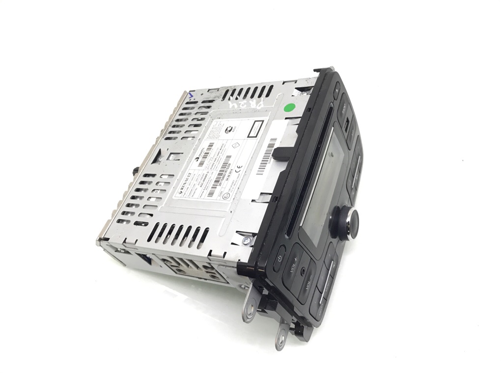 Магнитола бу для Renault Captur 1.5 DCi, 2014 г. Магнитола бу для Renault Captur 1.5 DCi, 2014 г.