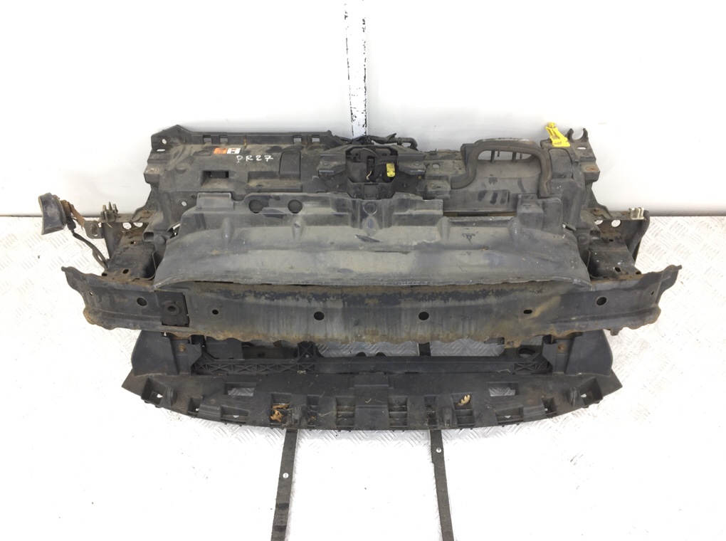 Панель передняя (телевизор) бу для Ford Fiesta 6 1.4 TDCi,  2009 г.