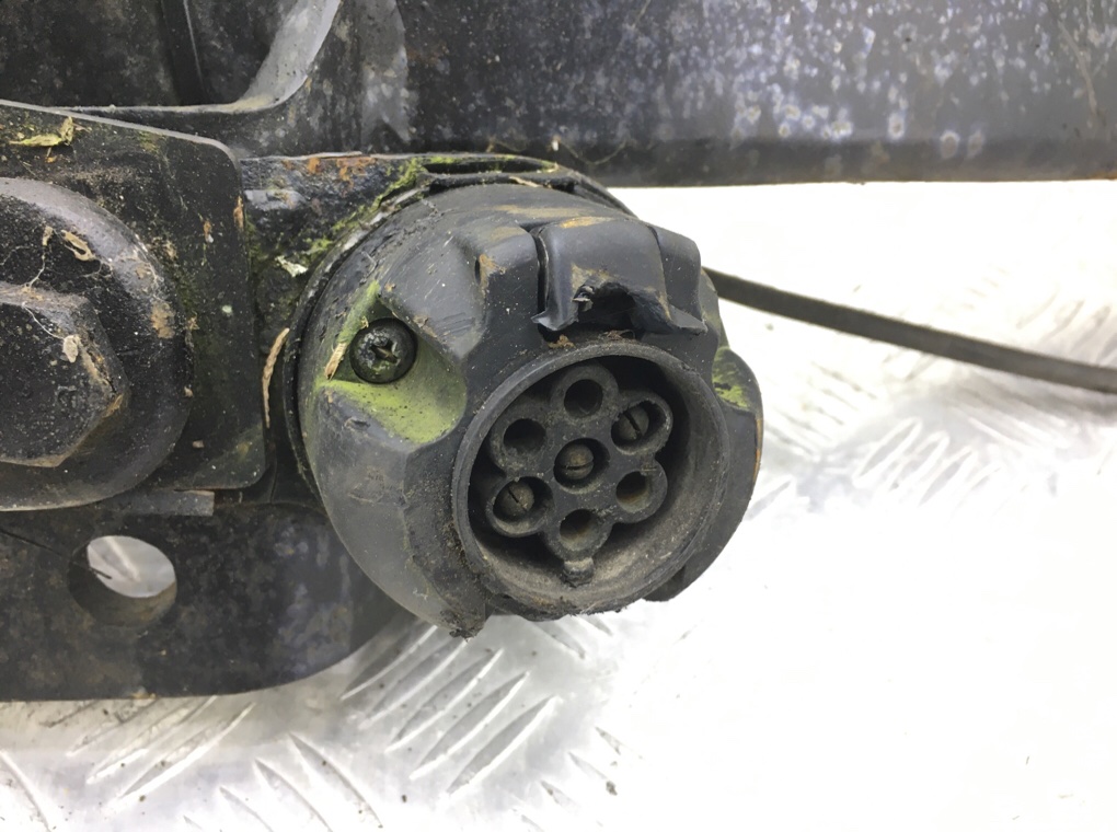 Прицепное устройство (фаркоп) бу для Mitsubishi Pajero Sport  2.5 TD,  2003 г.