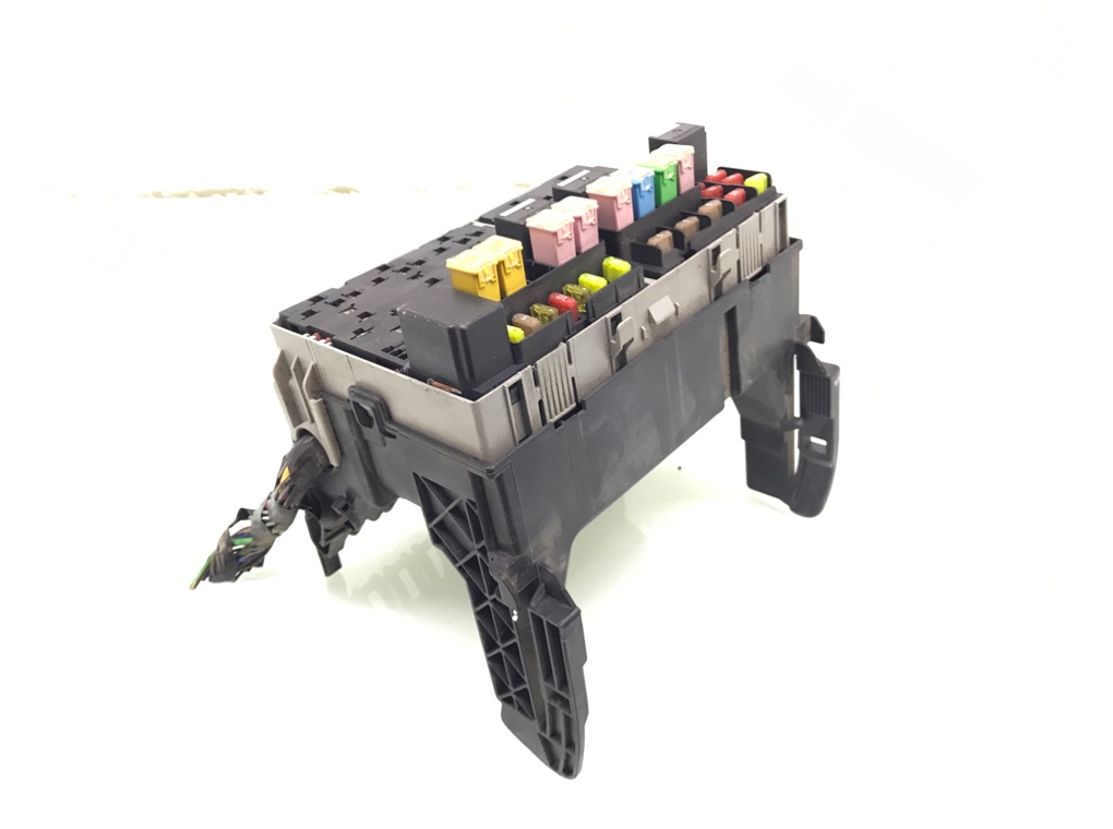 Блок предохранителей бу для Ford Transit 2.2 TDCi, 2009 г. Блок предохранителей бу для Ford Transit 2.2 TDCi, 2009 г.