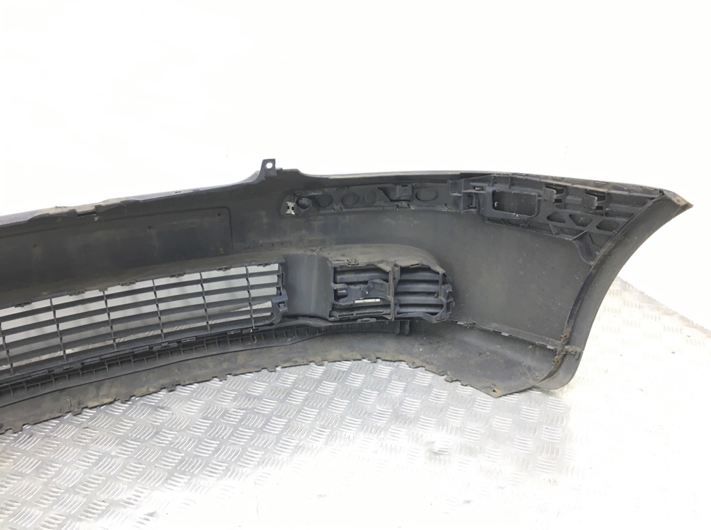 Бампер передний бу для Volkswagen Golf 5 1.9 TDi, 2005 г. Бампер передний бу для Volkswagen Golf 5 1.9 TDi, 2005 г.