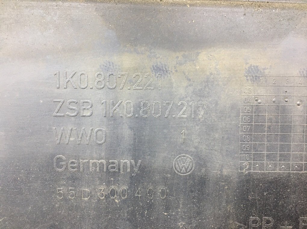 Бампер передний бу для Volkswagen Golf 5 1.9 TDi, 2005 г. Бампер передний бу для Volkswagen Golf 5 1.9 TDi, 2005 г.