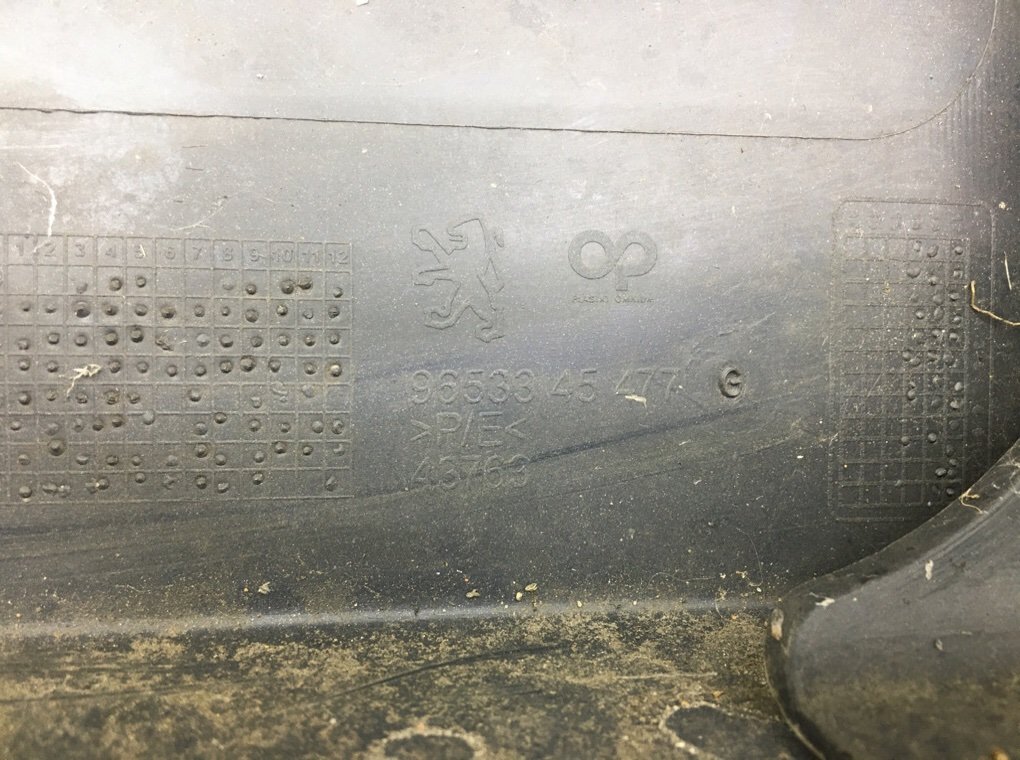 Бампер передний бу для Peugeot 307  1.6 i,  2007 г.