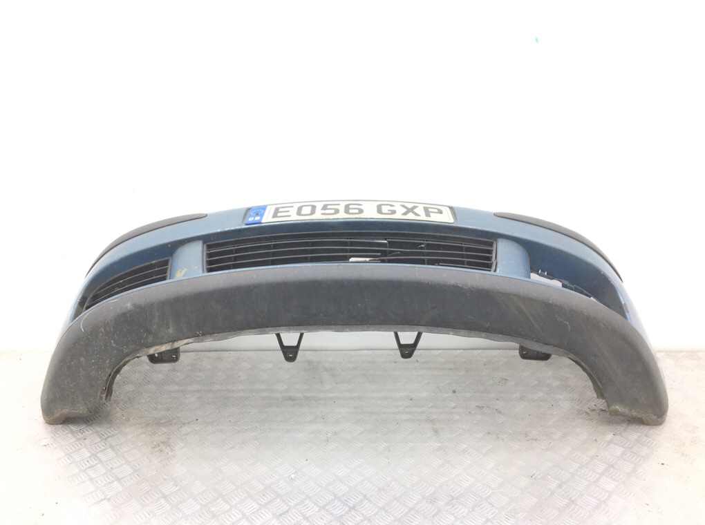 Бампер передний бу для Volkswagen Golf 5 1.6 i,  2006 г.